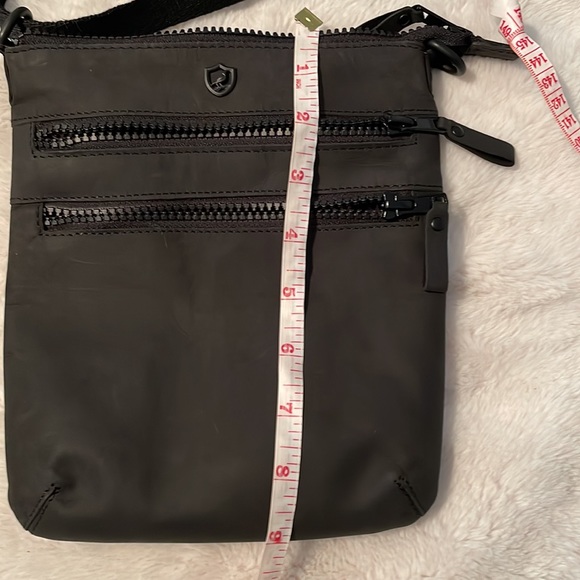 Cochoa leather crossbody bag in black NWT - Picture 10 of 12